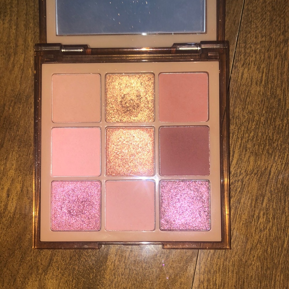 HUDA beauty Nude Medium